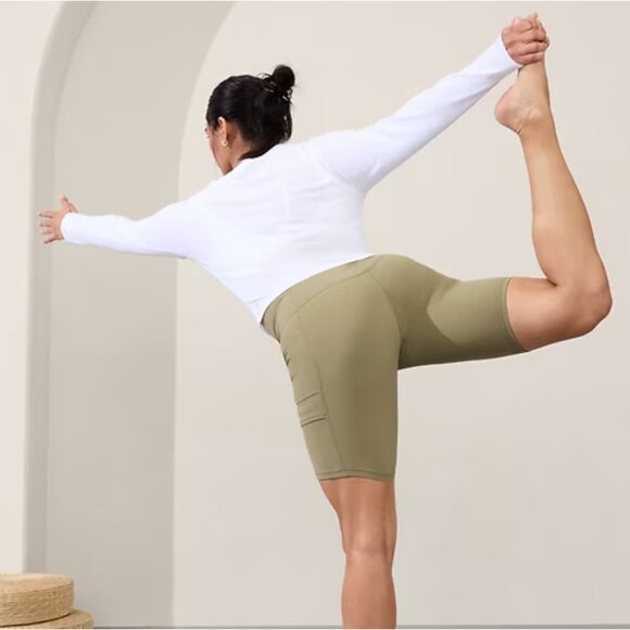 Athleta S Salutation Stash Cargo 9" Short Olive Branch Green Small - Picture 7 of 8